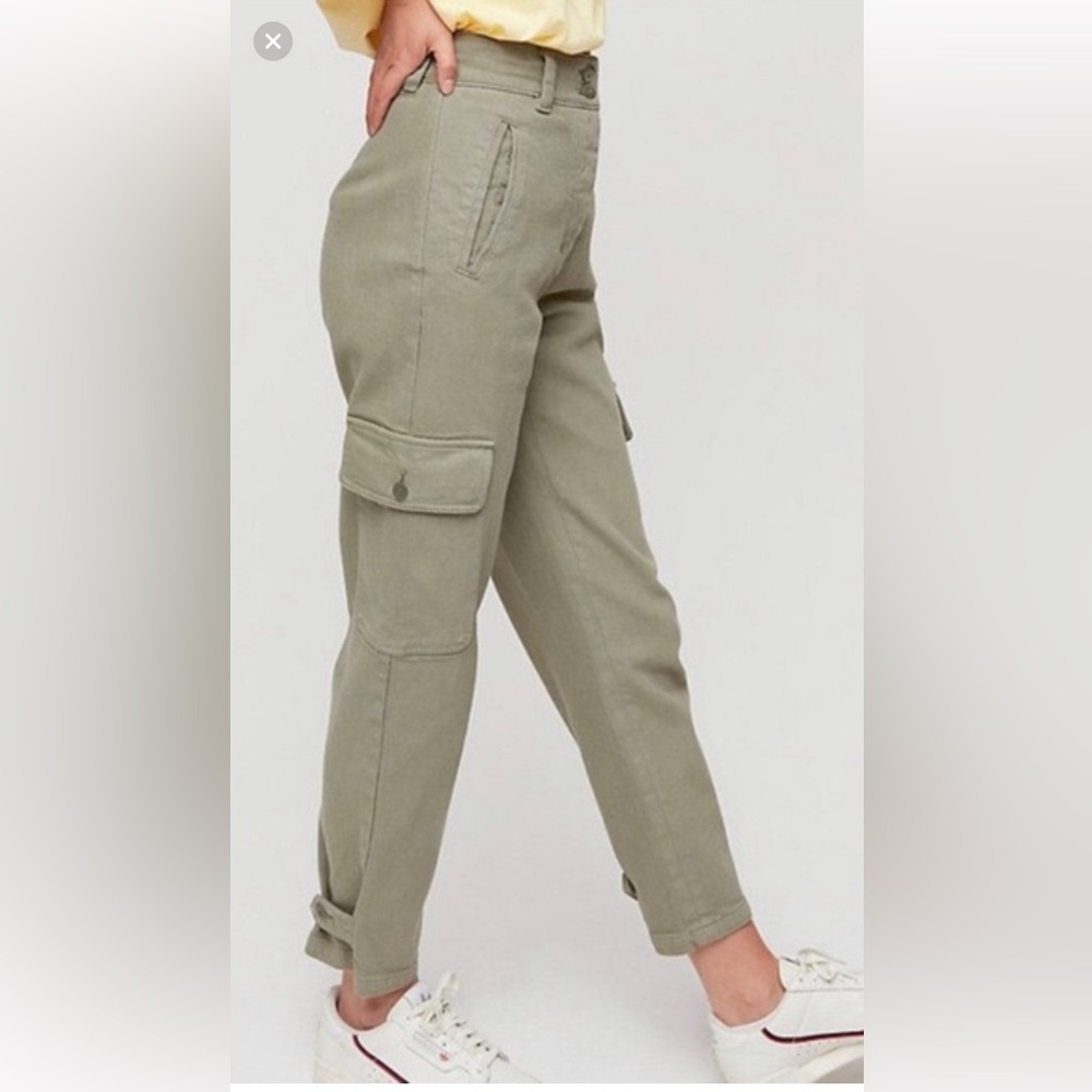 Aritzia Modern Cargo Pants